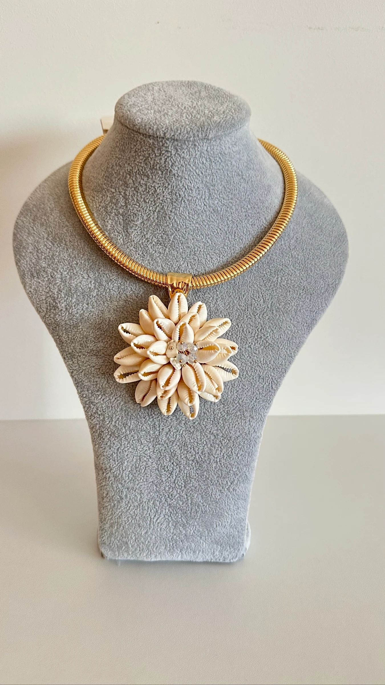 Gargantilha de flor 